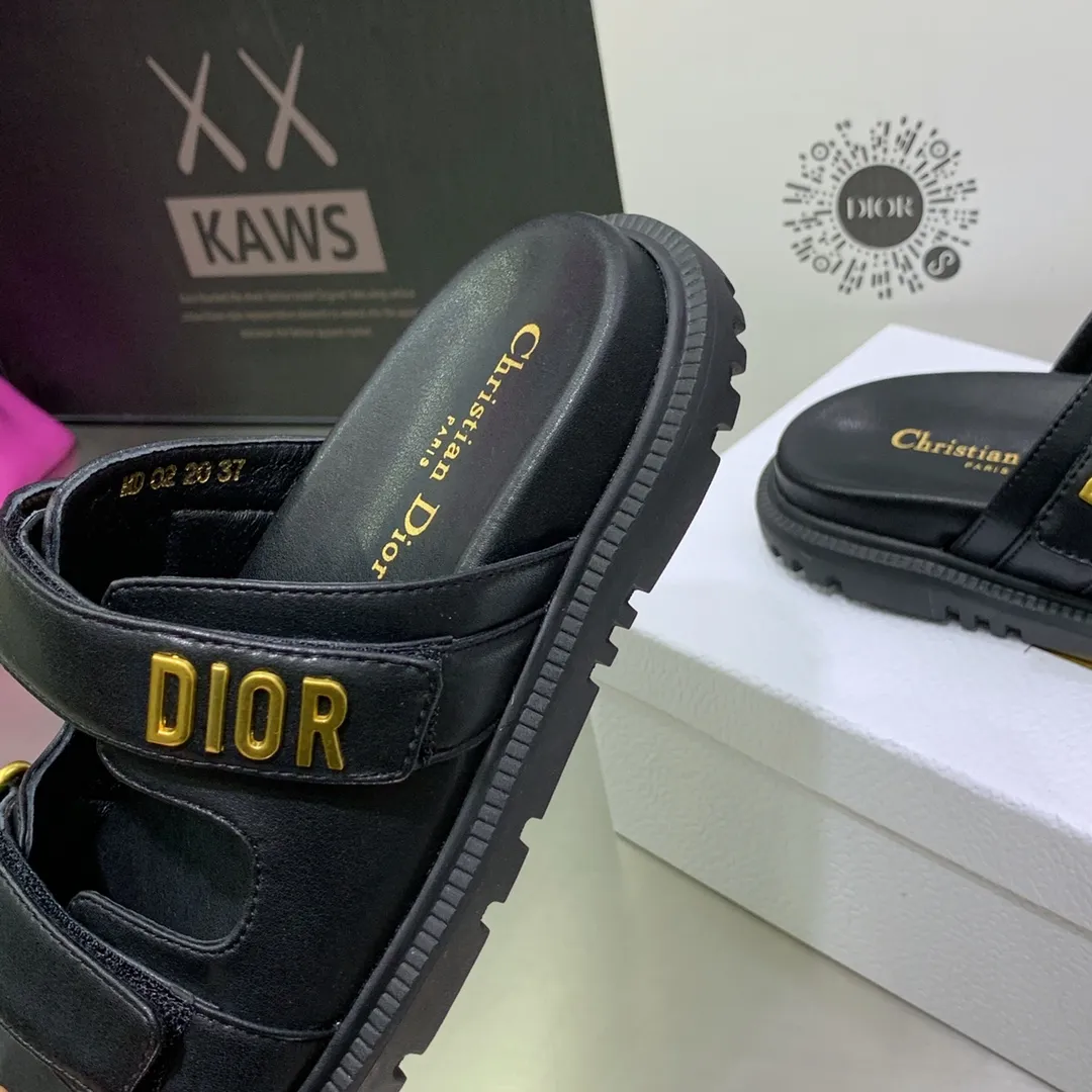 👟👟Ex-factory price 440👟👟 Women's Shoes Women's Clothing Women's Shoes Women's Clothing Women's Shoes Women's Clothing Dior Dior 2022 Spring and Summer New Act Mozhu thick-soled casual women's shoes CD letter logo hardware buckle open-toe slippers Star's same style flat-bottomed round-toe retro beach shoes Top version on the market Material: imported calfskin upper/imported metal cowhide + cowhide feet + water-dyed sheepskin lining + original molded T👟👟Factory price U outsole Size: 34-41 (34.40.41 customization is not returnable)